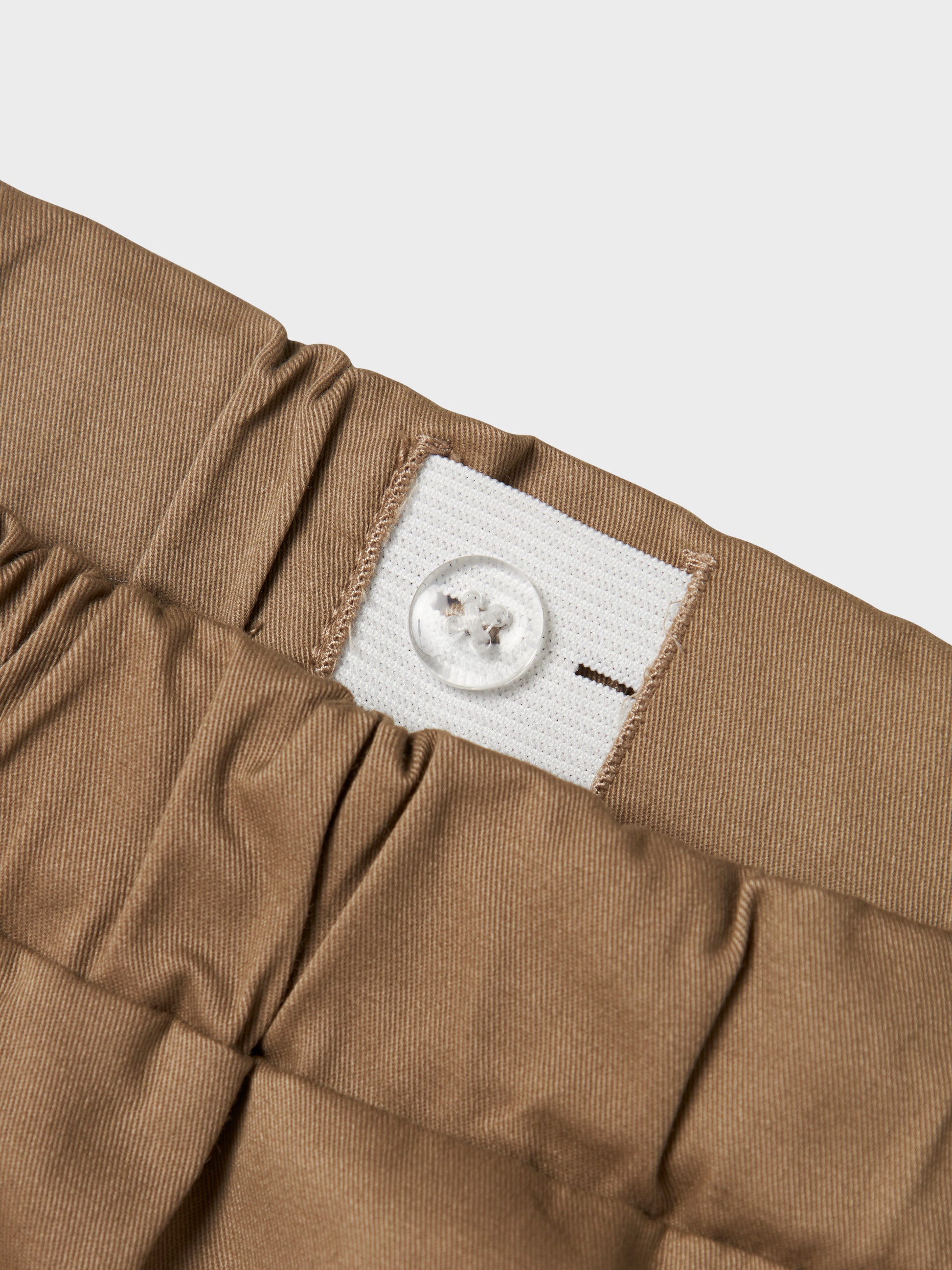 Bärechind Lil'Atelier Stoffhose, Detailansicht des verstellbaren Bunds