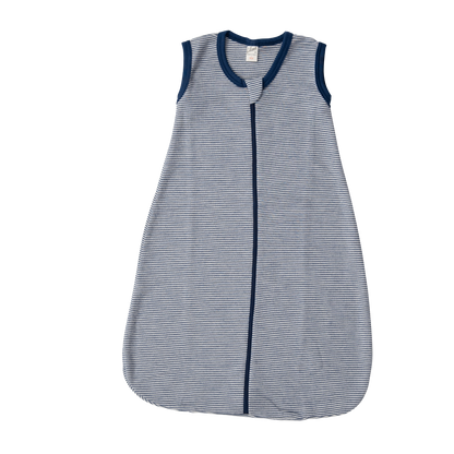 Lilano Babyschlafsack im Ringel-Design aus Wolle-Seide – nachhaltig, temperaturregulierend & hautfreundlich.