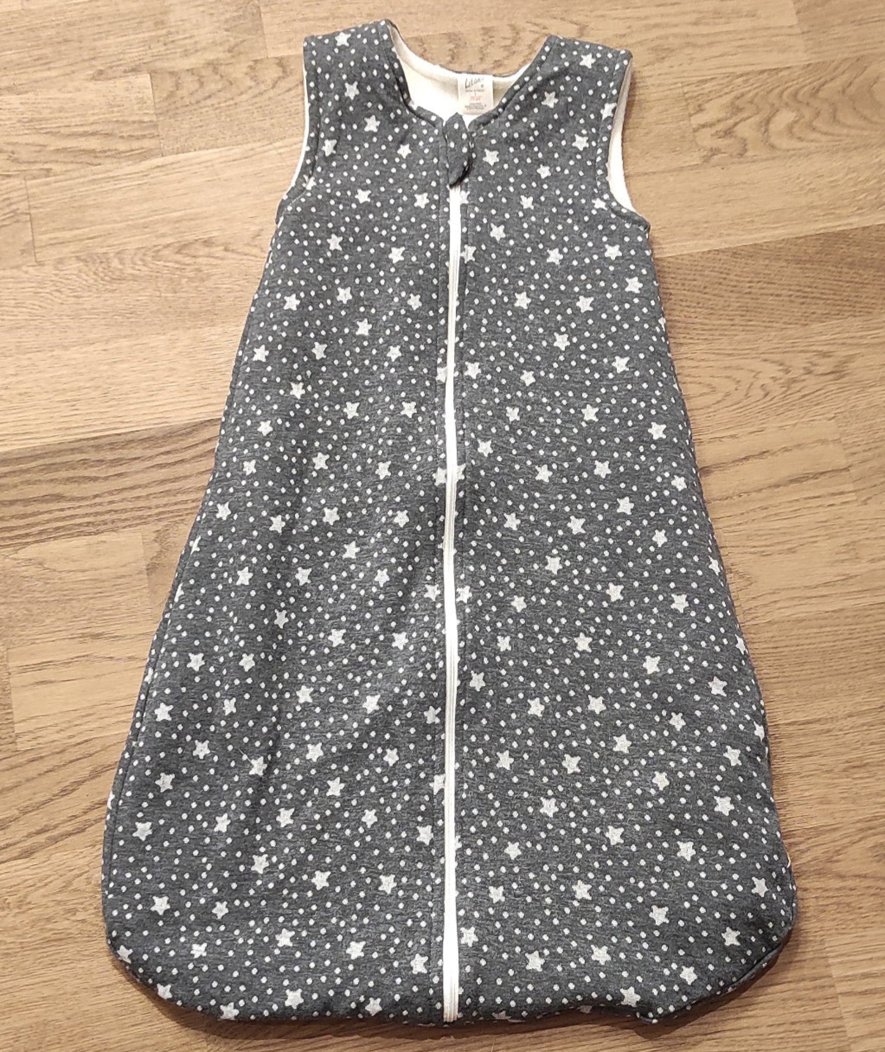 Extra warmer Lilano Babyschlafsack aus Wolle mit Sternen – ideal für kalte Nächte.