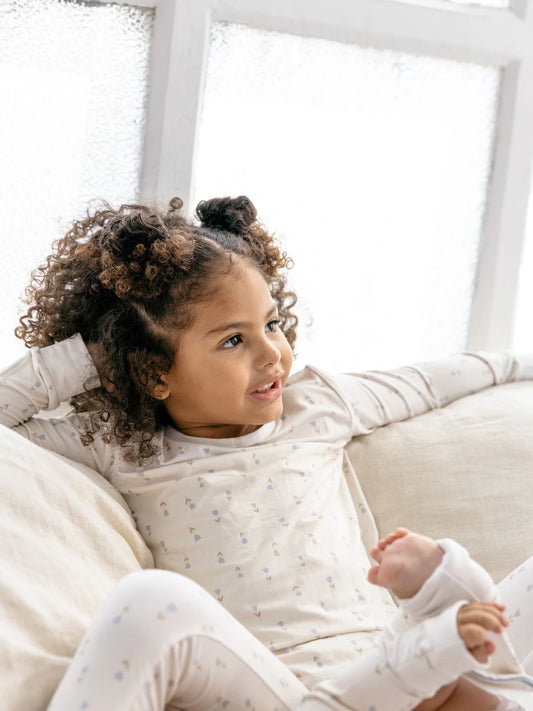 LiluLila Tulpen Bambus Pyjama für Kinder. Weich, atmungsaktiv und hypoallergen – perfekt für einen angenehmen Schlaf.