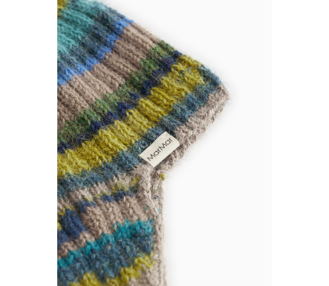 Detailaufnahme Strickmuster der MarMar Alpaka Mütze, Multicolour Boy