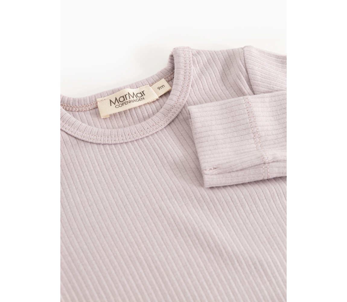 Detailaufnahme Halsausschnitt des MarMar Rippbodys, Cloud Gray