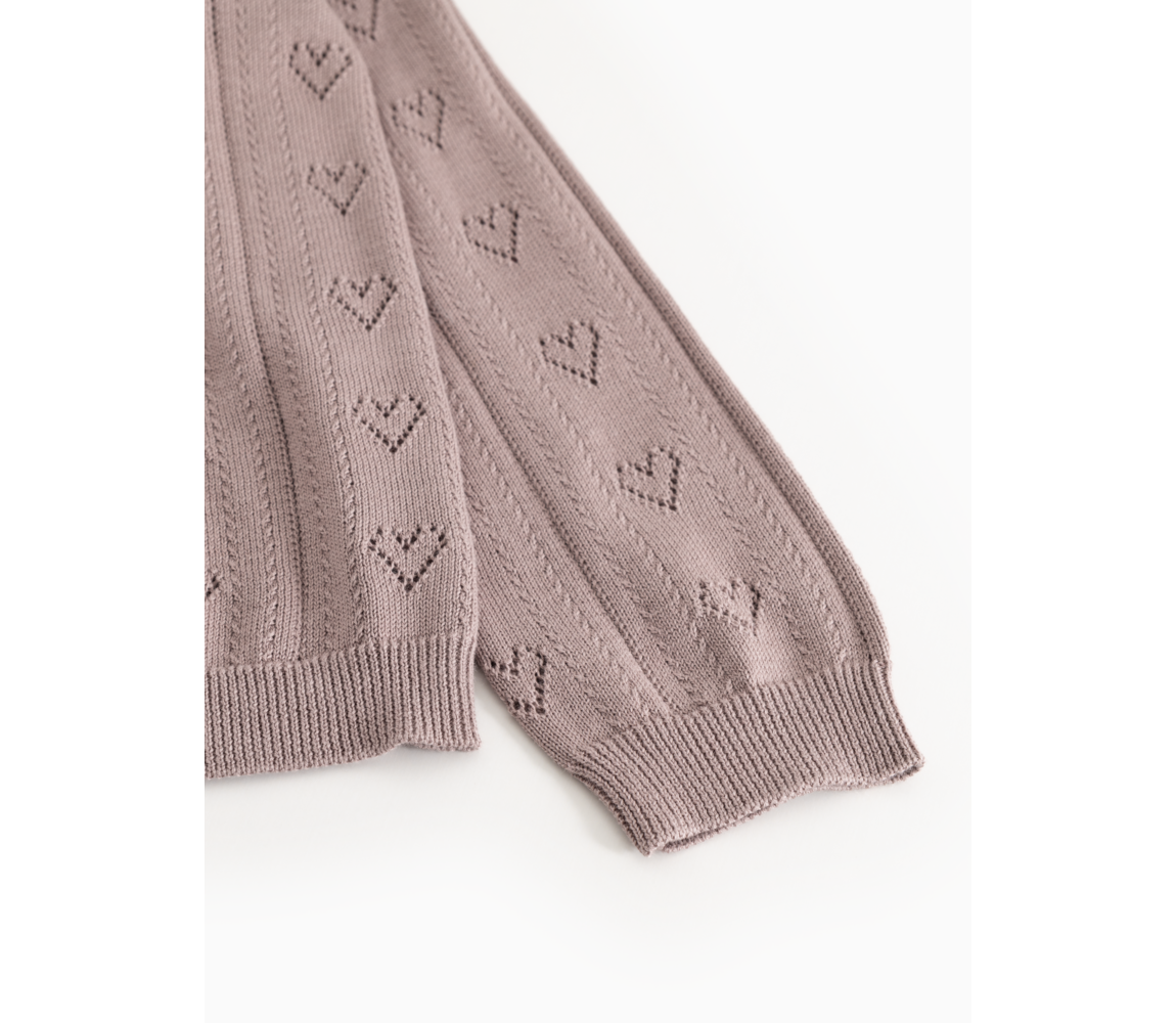 Ärmel-Detail der MarMar Strickjacke Herzmuster, Dusty Purple, bei Bärechind