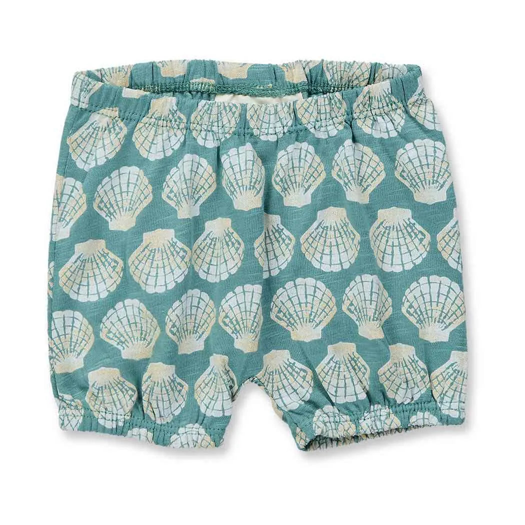 MAYA Baby Bloomer Shorts von Sense Organics aus GOTS-zertifizierter Bio-Baumwolle, mit Muschel-Print auf meeresgrünem Hintergrund, erhältlich in Winterthur, Zürich, Schweiz