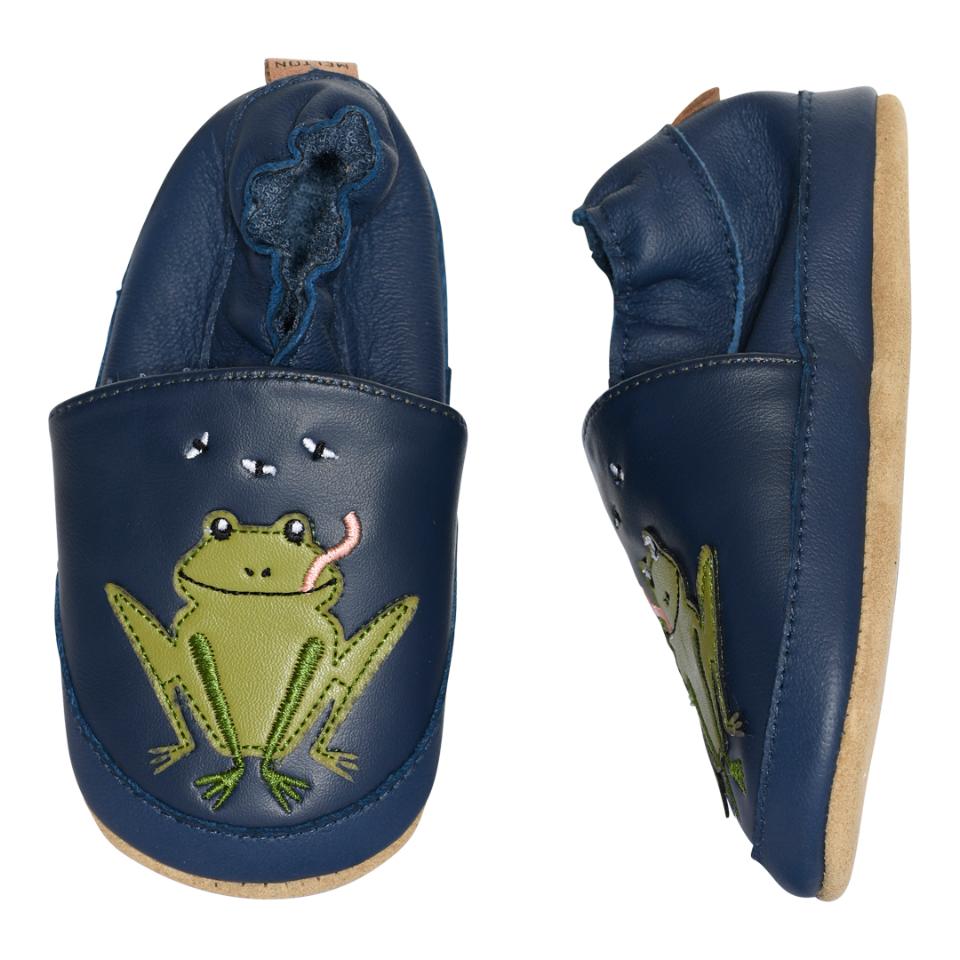 Seitliche Ansicht der Melton Frog Leder Hausschuhe für Kinder in Navy Academy mit weichem Leder und Frosch-Design.