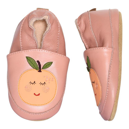 Seitliche Ansicht der Melton Orange Leder Hausschuhe für Kinder in Rose Dawn mit weichem Leder und Orangen-Design.