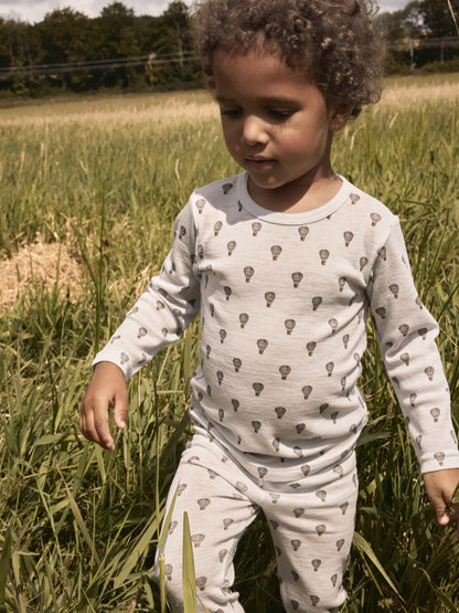 Lil'Atelier Merino Langarmshirt mit Heissluftballonprint bei Bärechind