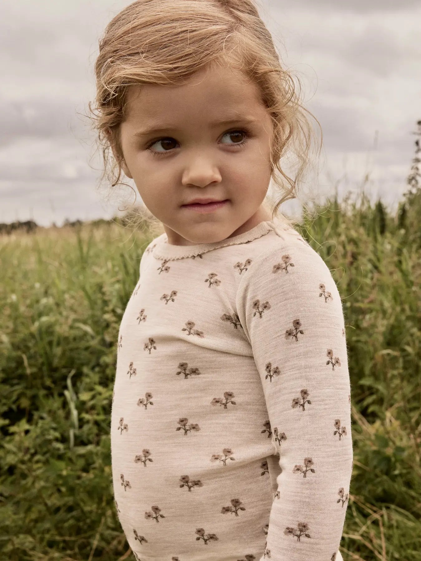 Bärechind Lil'Atelier Merino/Modal Langarmshirt, getragen im Freien