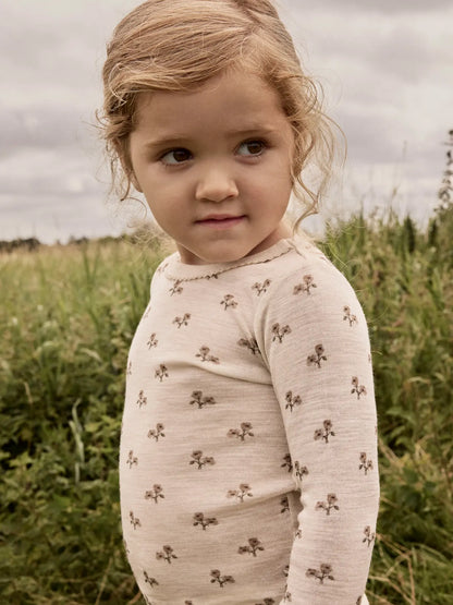 Bärechind Lil'Atelier Merino/Modal Langarmshirt, getragen im Freien