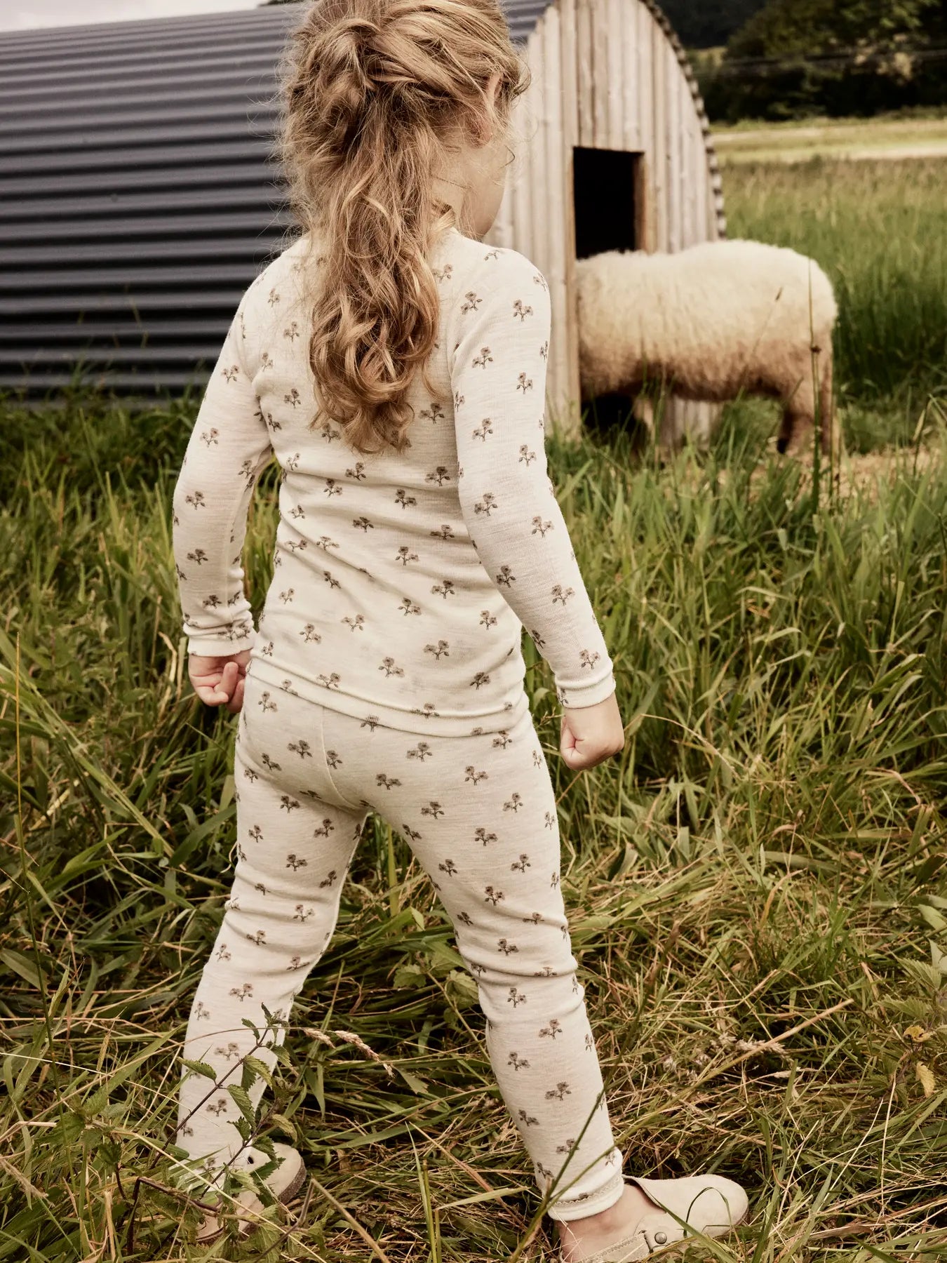 Bärechind Lil'Atelier Merino/Modal Legging, getragen im Freien
