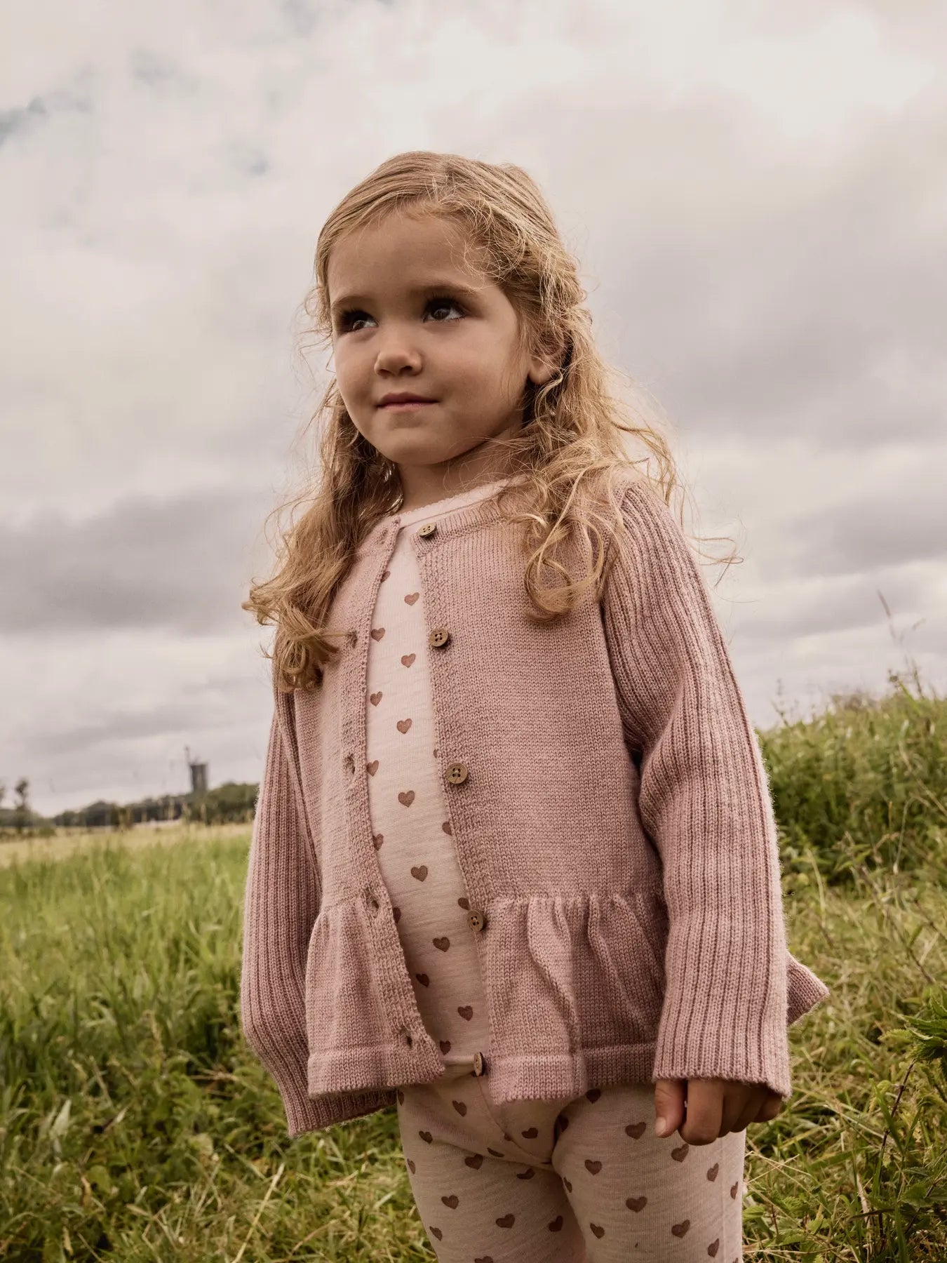 Lil'Atelier Merino Strickjacke mit Rüschen bei Bärechind