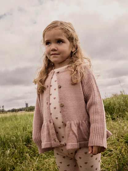 Lil'Atelier Merino Strickjacke mit Rüschen bei Bärechind