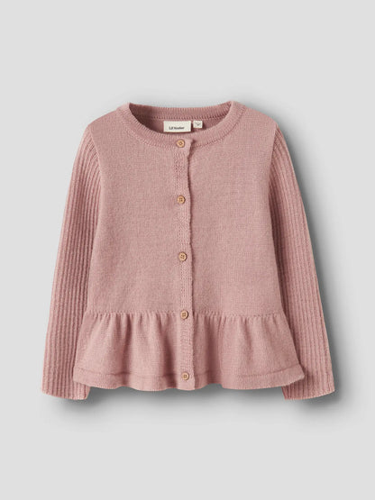 Merino Strickjacke mit Rüschen in Fawn, Vorderansicht