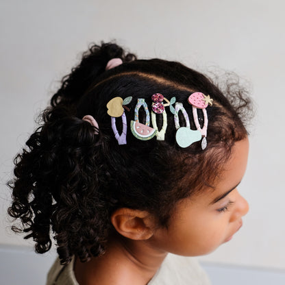 Kind trägt Mimi & Lula Früchte Haarspangen von Bärechind Winterthur Zürich Schweiz