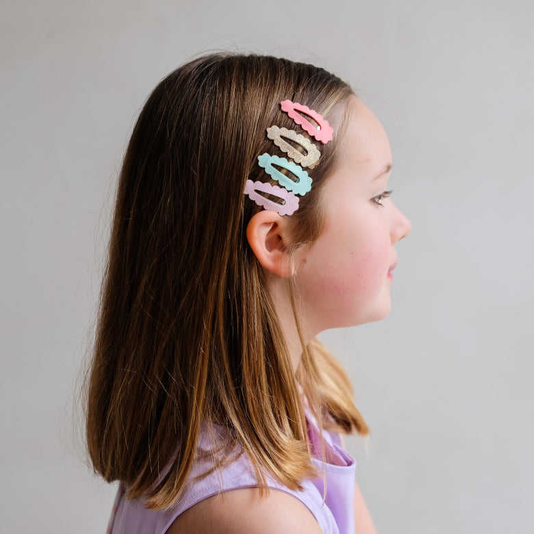 Kind trägt Mimi & Lula Mini Haarspangen von Bärechind Winterthur Zürich Schweiz