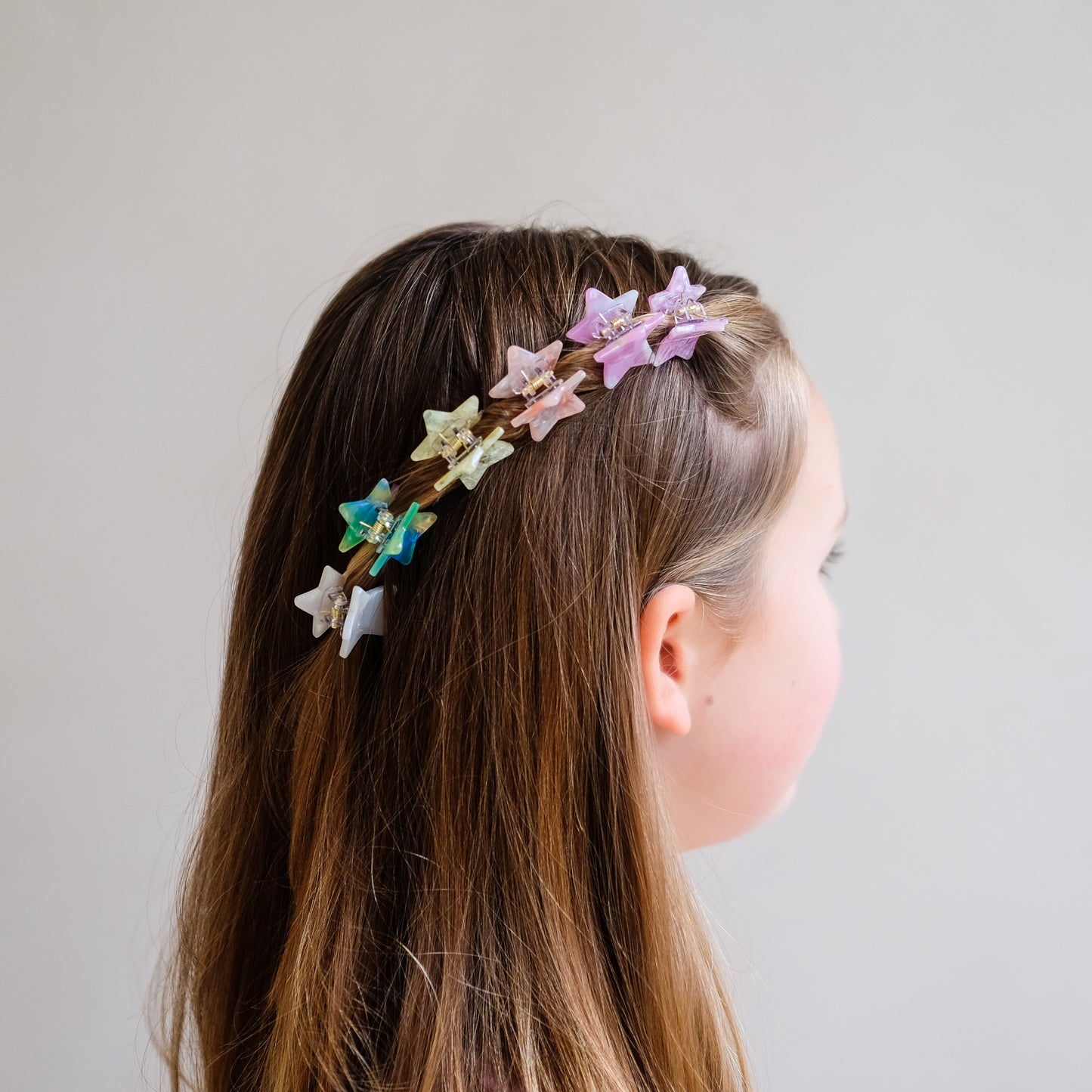 Kind trägt Mimi & Lula Stern Mini Haarklammern von Bärechind Winterthur Zürich Schweiz