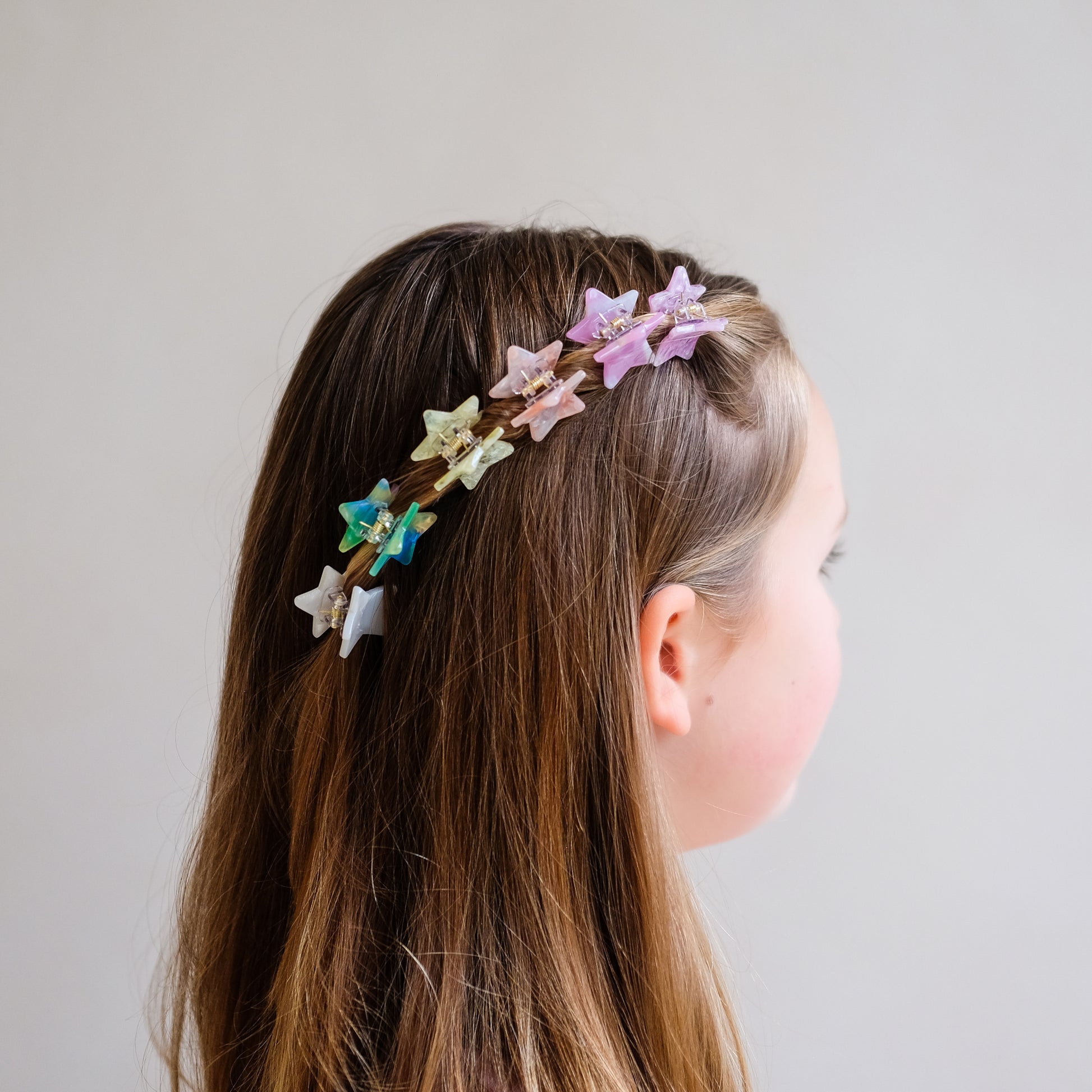 Kind trägt Mimi & Lula Stern Mini Haarklammern von Bärechind Winterthur Zürich Schweiz