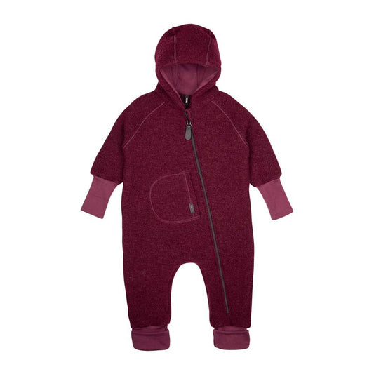 Mini Overall aus Wollwalk in burgundy, frontal fotografiert. Pure Pure by Bauer, Bärechind Winterthur Zürich Schweiz.
