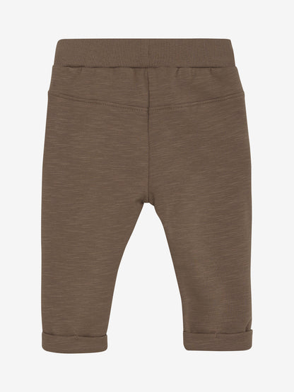 Rückseite der braunen Babyhose von Minymo – schlichte Bio-Baumwolle