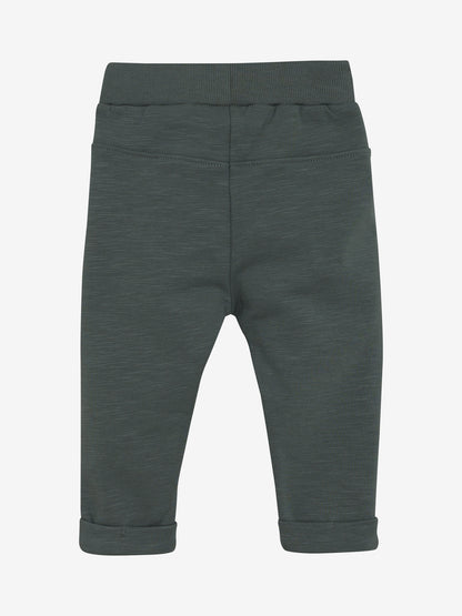 Rückseite der dunkelgrünen Babyhose von Minymo – weicher Bio-Stoff