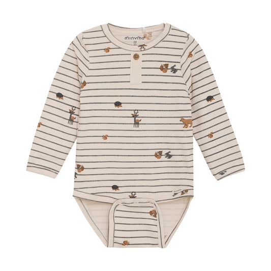 Vorderansicht des sandfarbenen MINYMO Bodys mit Waldtierprint – erhältlich bei Bärechind in Winterthur, Zürich, Schweiz