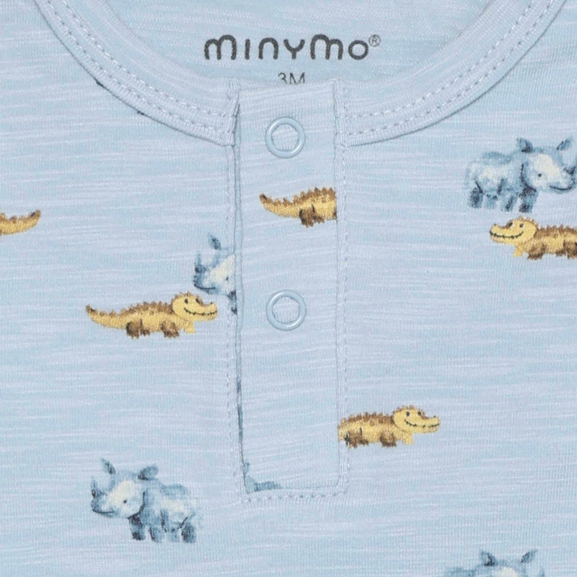 Detail vom Krokodil-Print auf Minymo Babybody aus Baumwolle, Bärechind Winterthur Zürich Schweiz