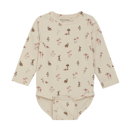 Langarm-Babybody von Minymo aus Baumwolle mit herbstlichem Hasen-Print – erhältlich bei Bärechind Winterthur