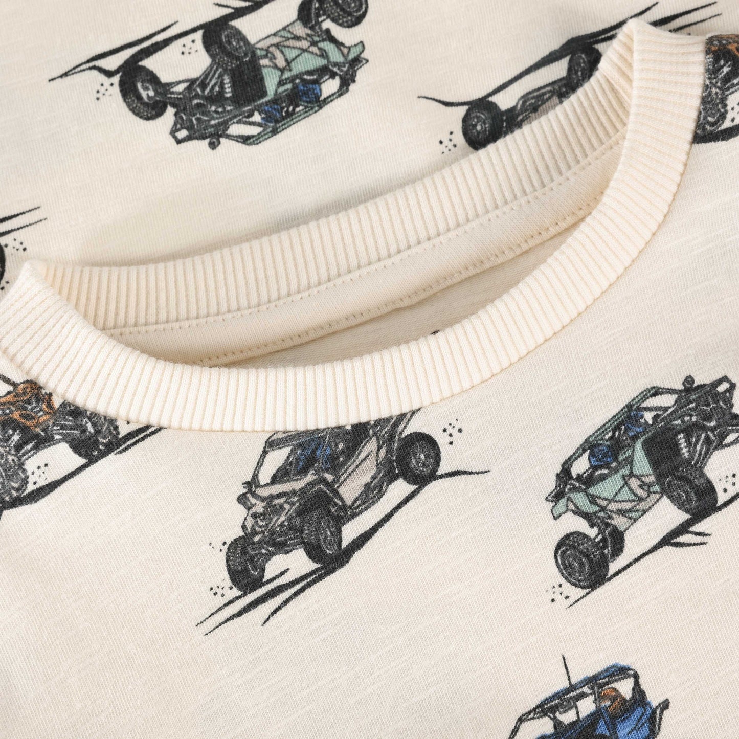 Detailansicht vom Minymo Dirtbike Print auf sandfarbenem Kinder T-Shirt, Bärechind Winterthur Zürich Schweiz