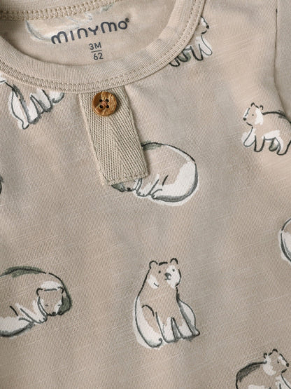 Minymo Body in Feather Gray, Detailansicht Knopf am Ausschnitt