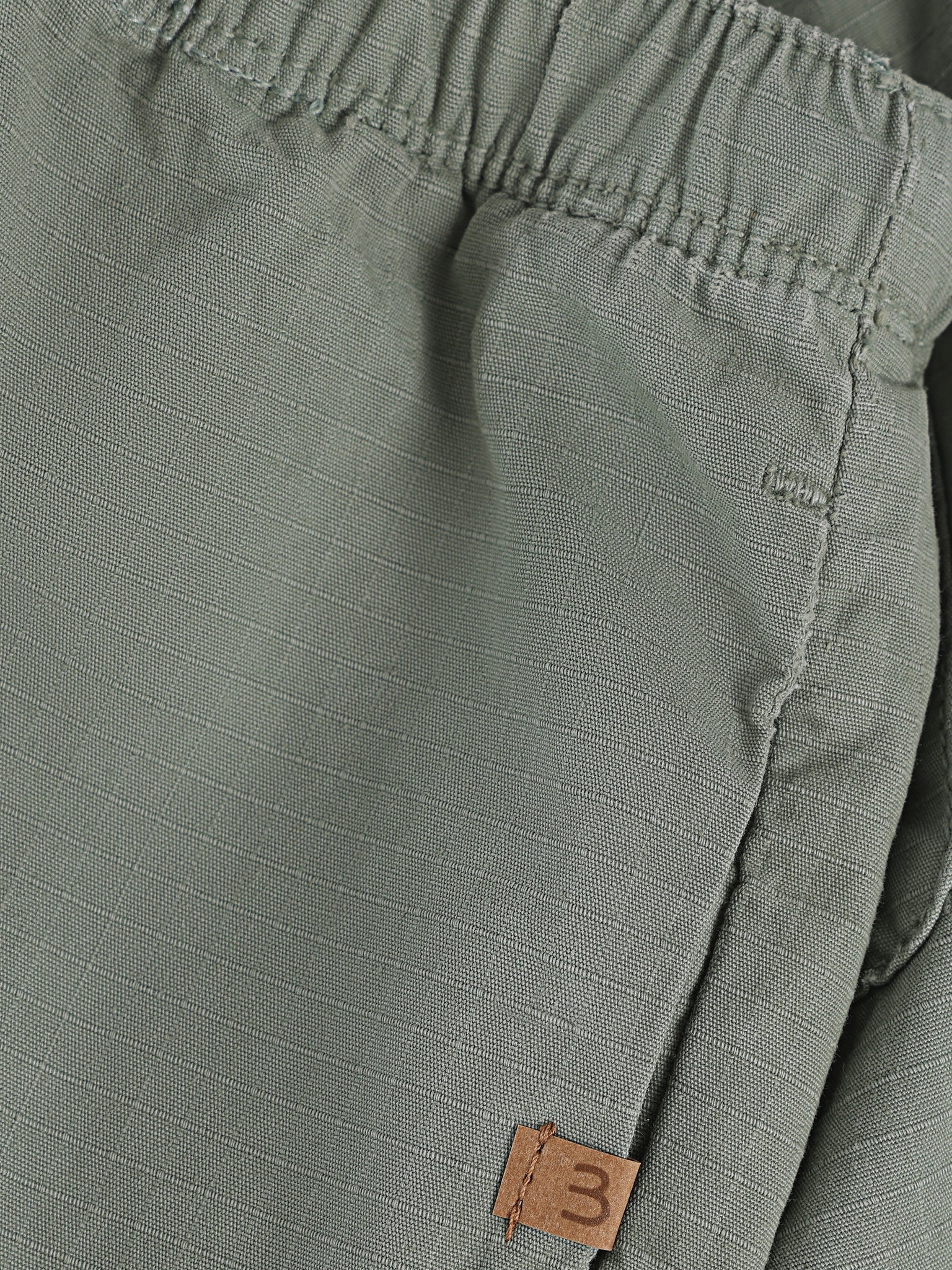 Detail Kinderhose aus Ribstop Baumwolle von Minymo im Bärechind Kinderladen Winterthur Zürich Schweiz