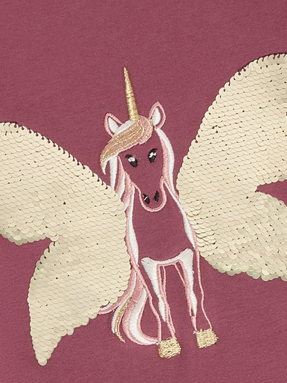 Nahaufnahme Wendepailletten Einhorn auf Minymo Shirt Crushed Berry