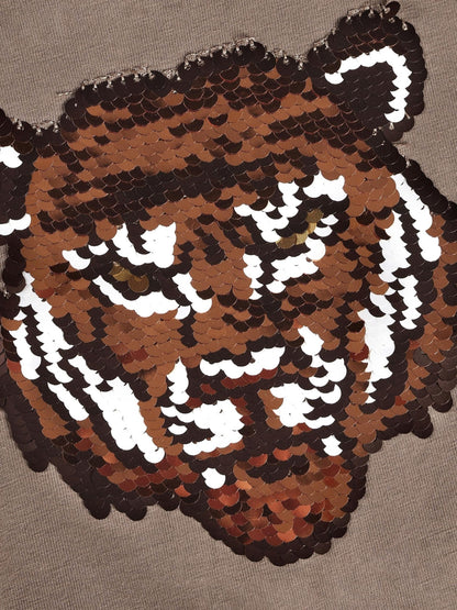 Nahaufnahme Wendepailletten Tigermotiv auf Minymo Shirt Fungi