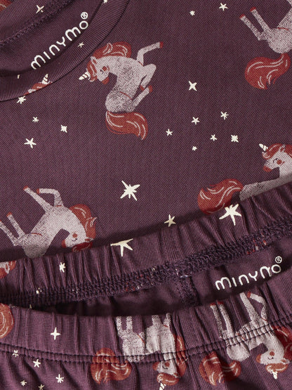 Minymo Pyjama Set in Huckleberry, Detailansicht Bund mit Einhornprint