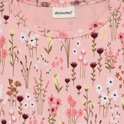 Detailaufnahme MINYMO Rib Kleid aus GOTS Bio Baumwolle im Bärechind Winterthur Schweiz