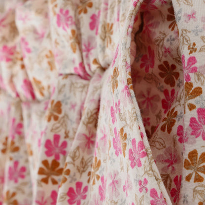 Detailaufnahme MINYMO Stoffhose Blumenprint rose im Bärechind Winterthur Schweiz