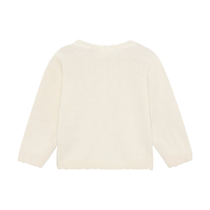 Rückansicht der weissen Minymo Strickjacke aus Bio-Baumwolle im Bärechind Winterthur, Zürich, Schweiz