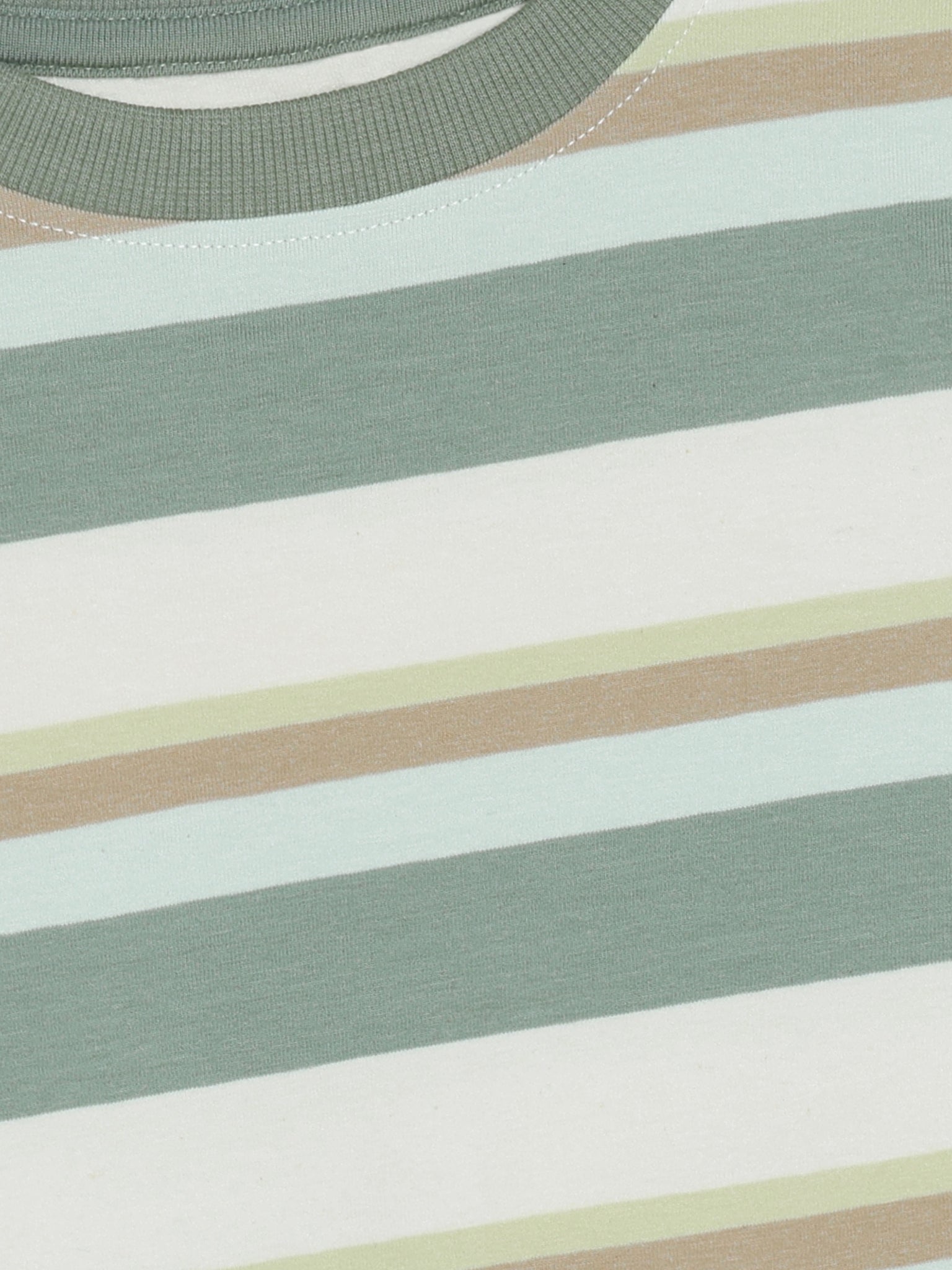 Detail Streifenmuster auf Kinder T Shirt aus Bio Baumwolle von Minymo im Bärechind Kinderladen Winterthur Zürich Schweiz