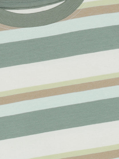 Detail Streifenmuster auf Kinder T Shirt aus Bio Baumwolle von Minymo im Bärechind Kinderladen Winterthur Zürich Schweiz