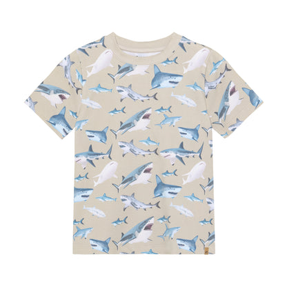 Minymo T-Shirt kurzarm mit Hai Allover Print in Sand, erhältlich im Bärechind Winterthur Zürich Schweiz.
