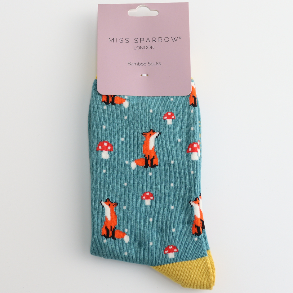 Miss Sparrow Bambus Socken mit Fuchs- und Fliegenpilzmuster