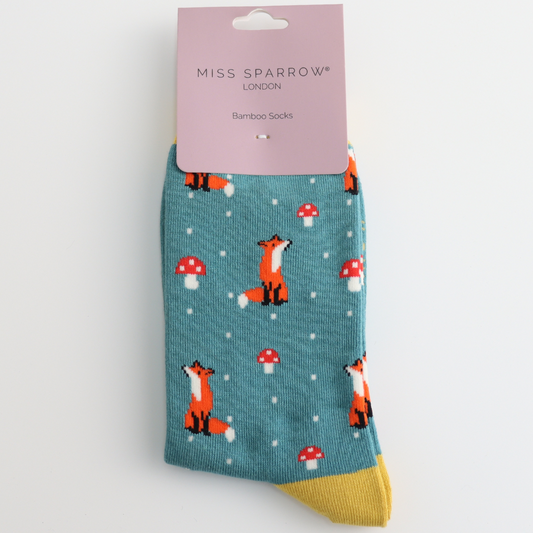 Miss Sparrow Bambus Socken mit Fuchs- und Fliegenpilzmuster
