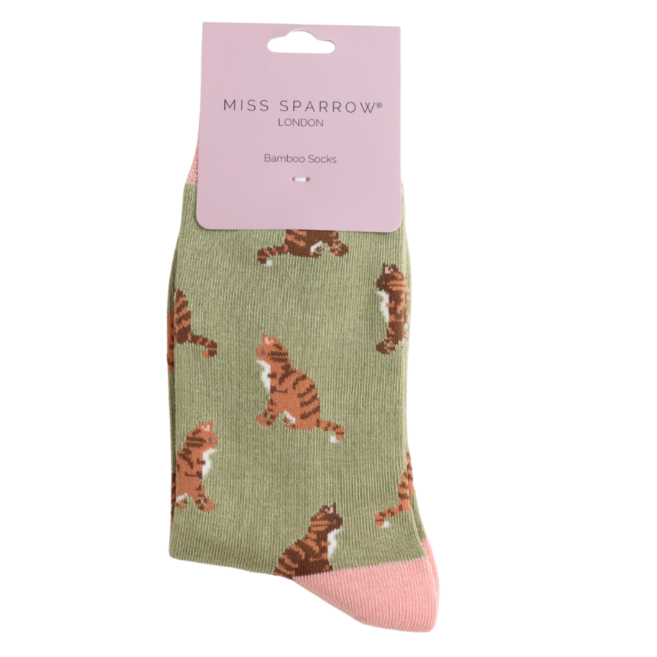 Miss Sparrow Bambus Socken mit Katzenmuster in Olive