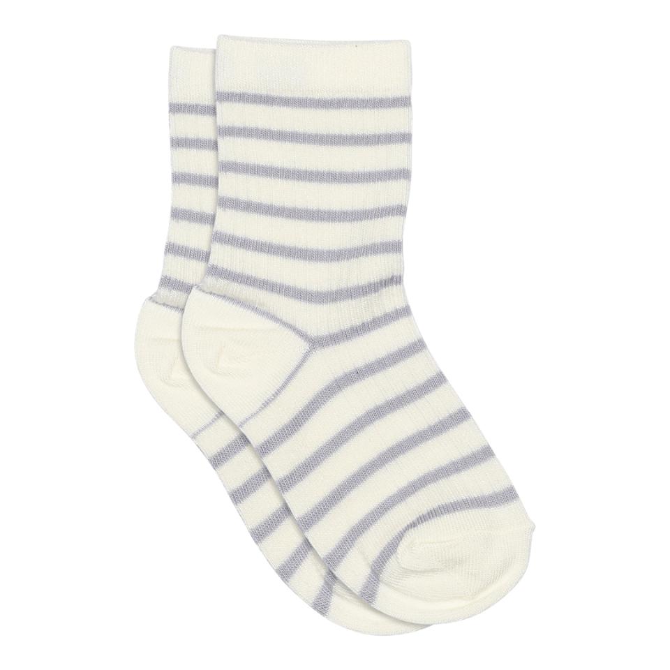 Kallie Socken von MP Denmark in Gray Mist mit Streifenmuster. Nachhaltige Bambus- und Baumwollsocken, erhältlich in Winterthur, Zürich, Schweiz.