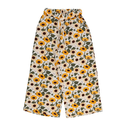 Nachhaltige Muslin-Kinderhose mit Sonnenblumen-Print, aus Bio-Baumwolle, ideal für den Sommer.