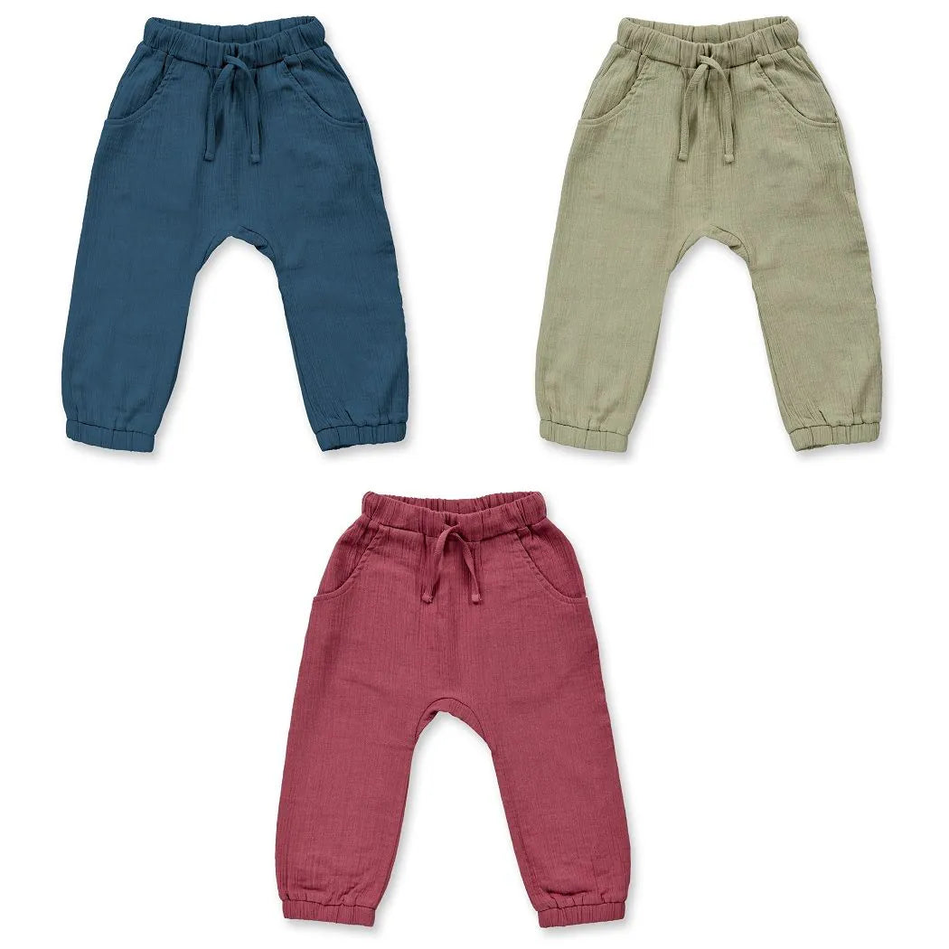 Musselin Hose aus 100% Baumwolle in von Sense Organics, erhältlich im Kinderladen Bärechind in Winterthur, Zürich, Schweiz.