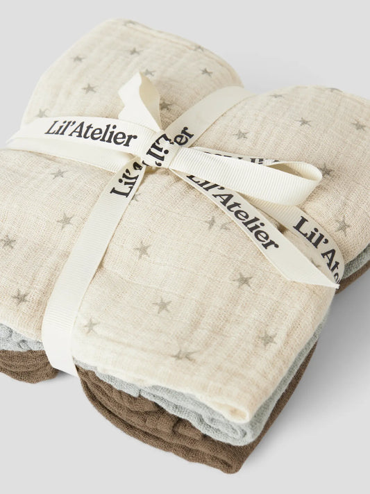 3er-Set Musselin-Tücher aus Baumwolle von LIL'ATELIER, hübsch gebunden – erhältlich bei Bärechind in Winterthur, Zürich, Schweiz.