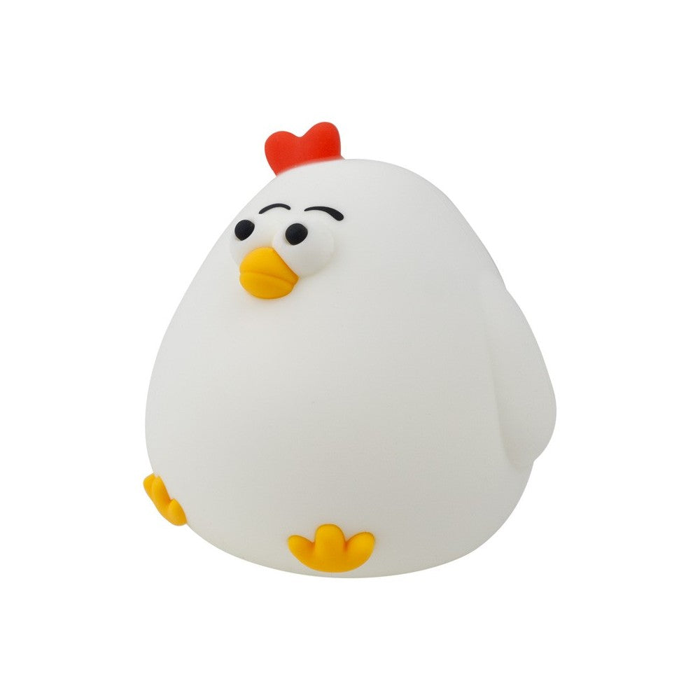 Leuchtende Hennenlampe auf Kommode im Dunkeln – warmes LED-Licht, erhältlich im Bärechind Winterthur Zürich Schweiz.