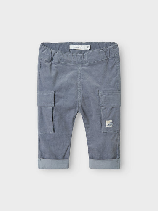 Vorderansicht der NAME IT Cordhose aus Bio-Baumwolle, blau, Bärechind Winterthur, Zürich Schweiz.