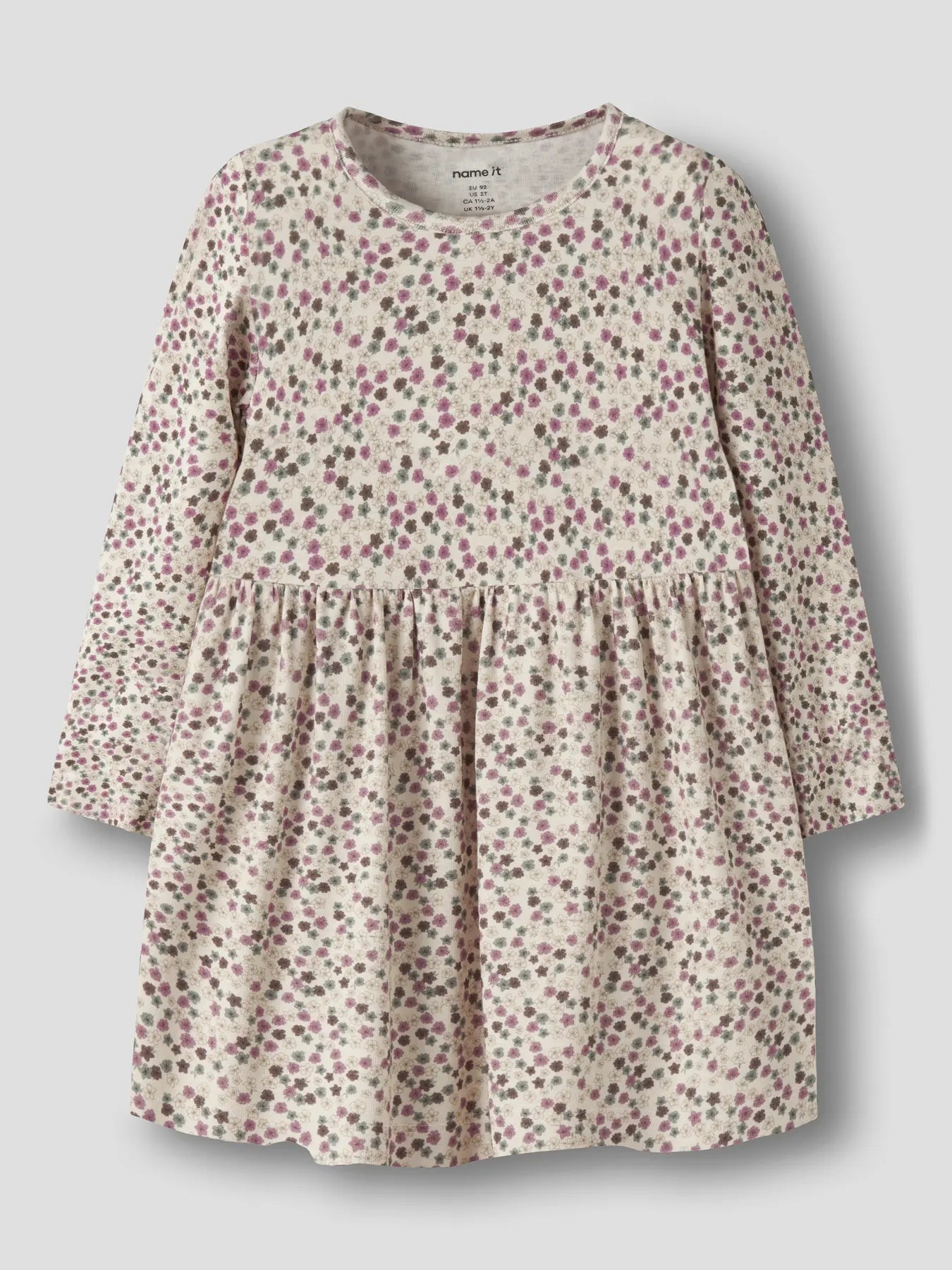 NAME IT Kinderkleid in Snow White mit feinem Blumenprint und langem Arm von vorne.