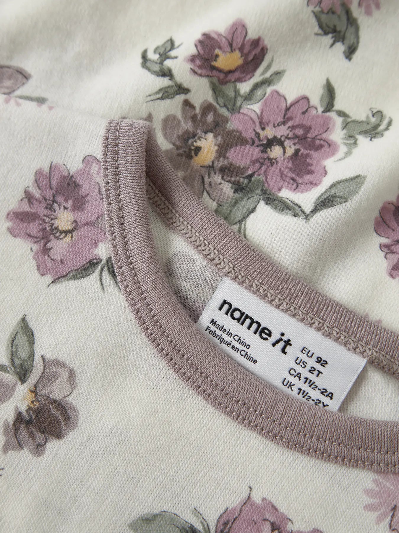 Detailansicht Ausschnitt mit Blumenprint